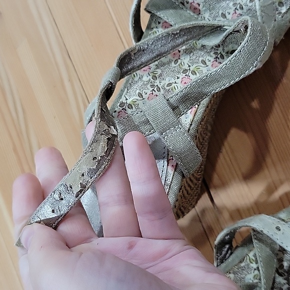 Mudd Wedge Heels 7 - Picture 4 of 7